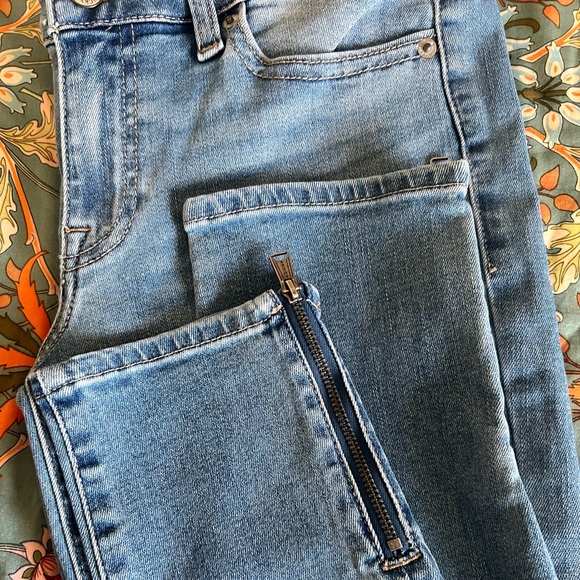 Lucky Brand Jeans - Picture 5 of 9